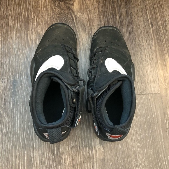 Nike Shake Ndestrukt Black& White Sneakers - Picture 7 of 9